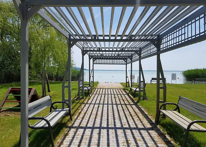 キャンプ場 Badacsony バダチョニトマイ